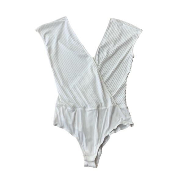 Zara White V-Neck Ribbed Short Sleeve Blogger Bodysuit Women’s Size Medium - Picture 2 of 7